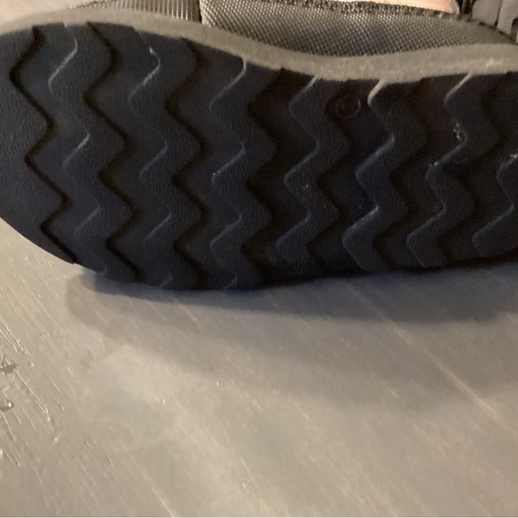 Carter’s Toddler 7 light Pink boots - Picture 4 of 5